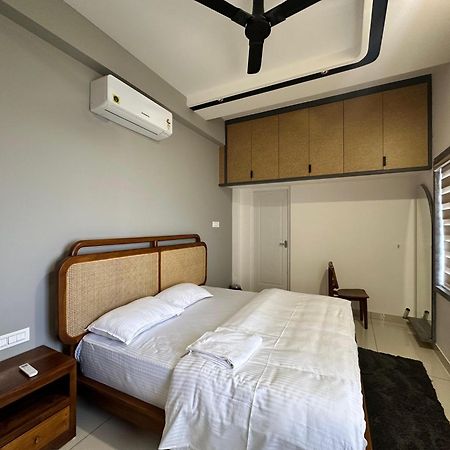 Thulasi Avenue Inn Pollāchi 외부 사진