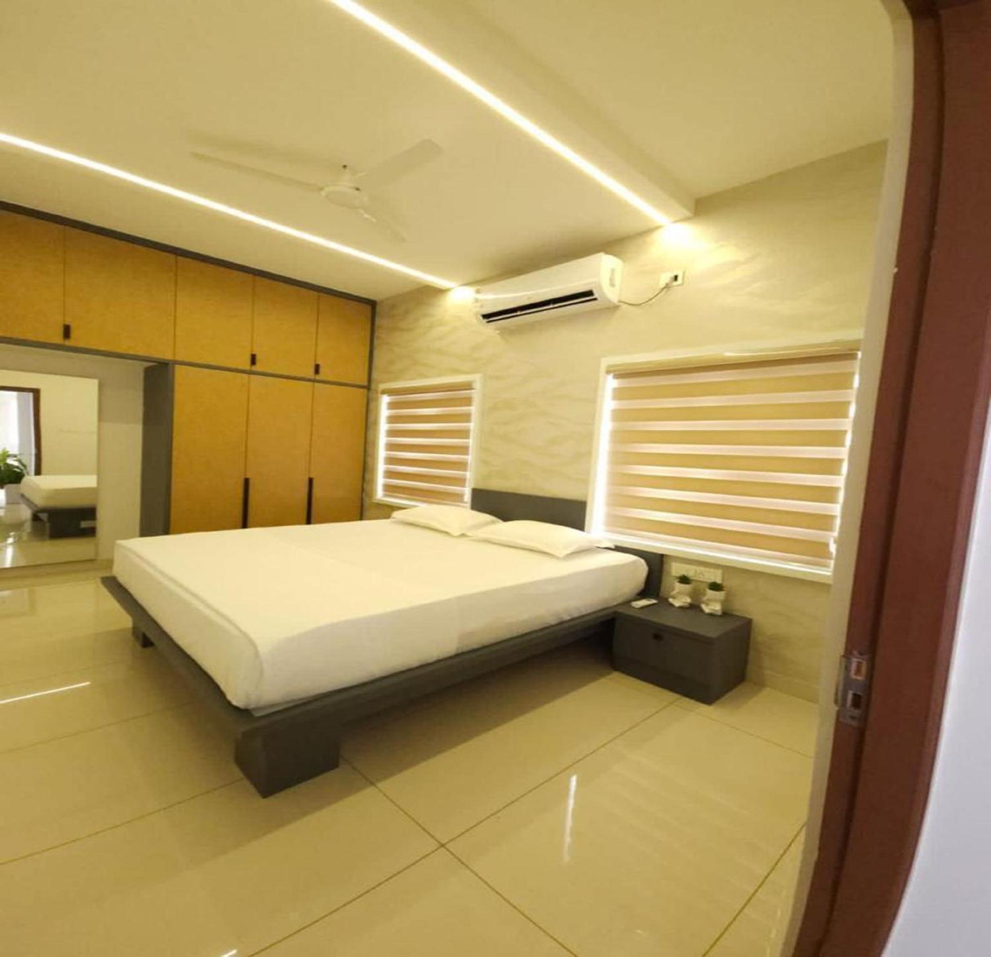 Thulasi Avenue Inn Pollāchi 외부 사진