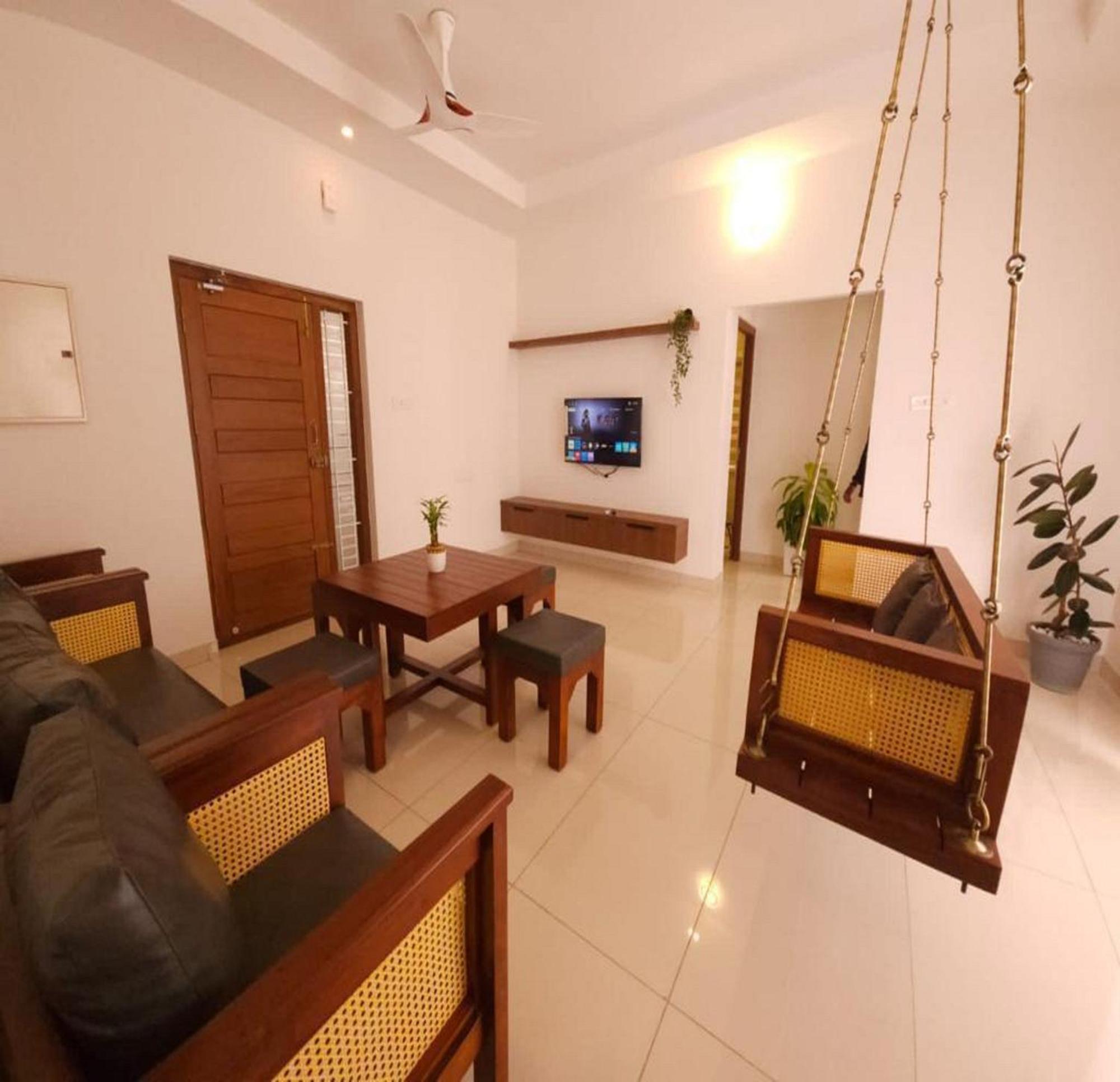 Thulasi Avenue Inn Pollāchi 외부 사진