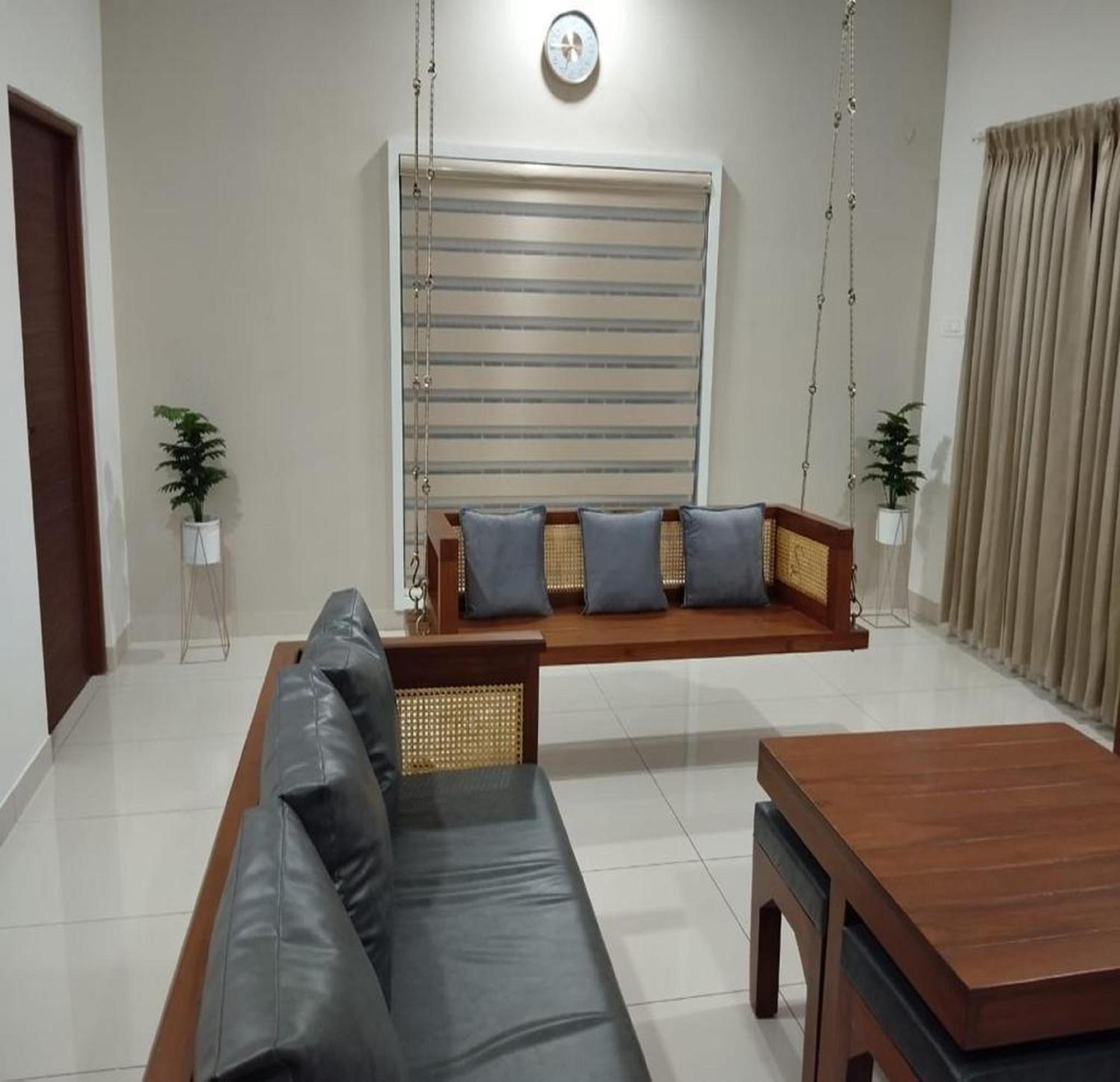 Thulasi Avenue Inn Pollāchi 외부 사진