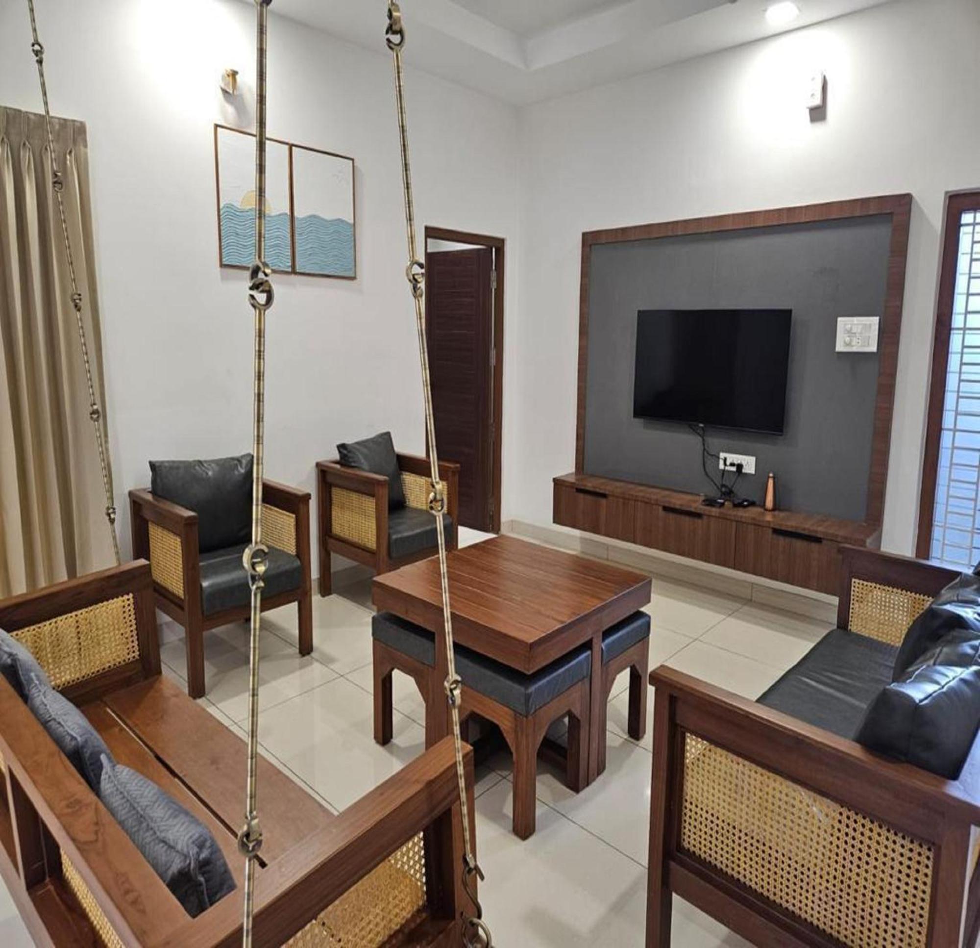 Thulasi Avenue Inn Pollāchi 외부 사진