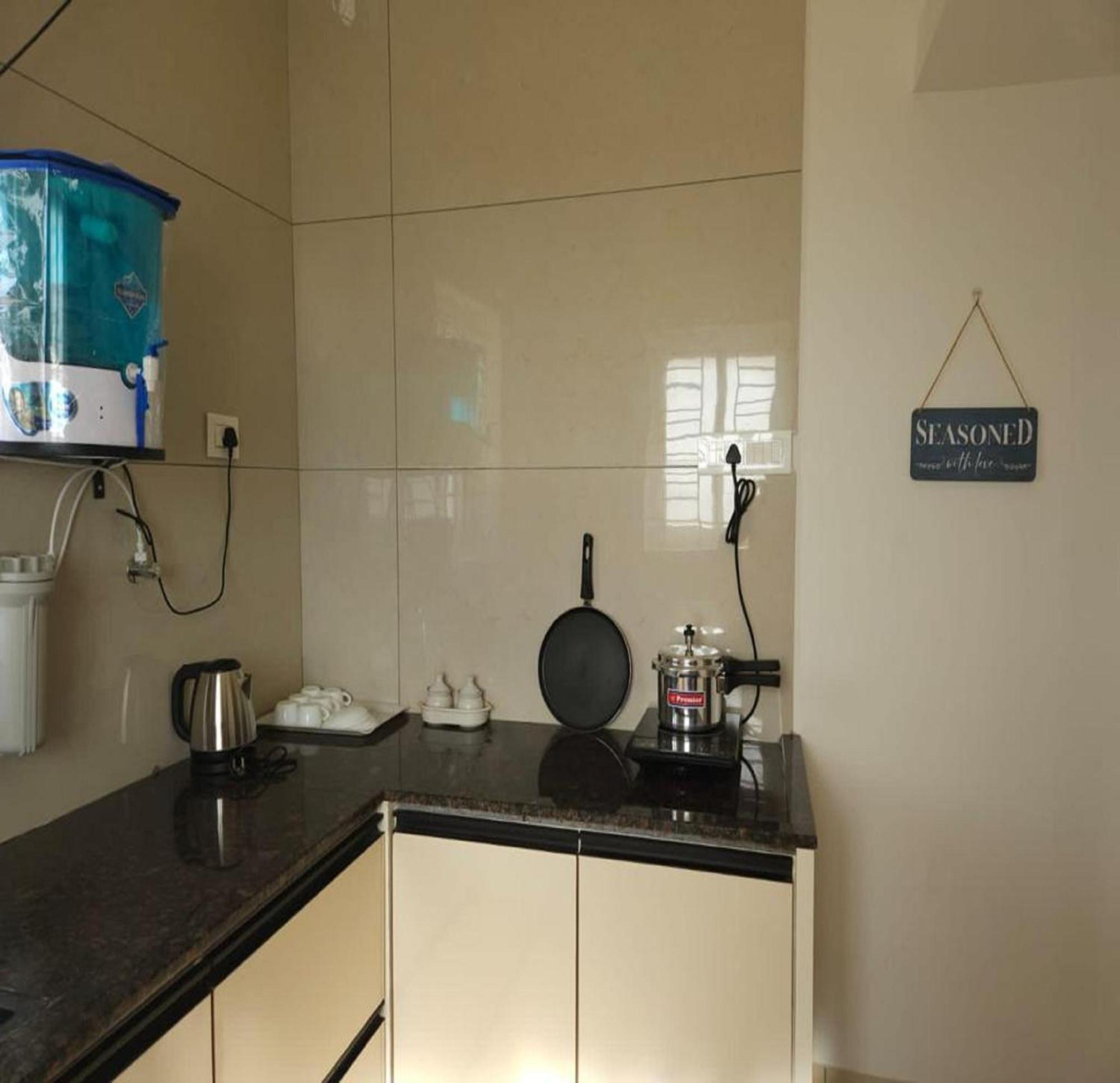 Thulasi Avenue Inn Pollāchi 외부 사진